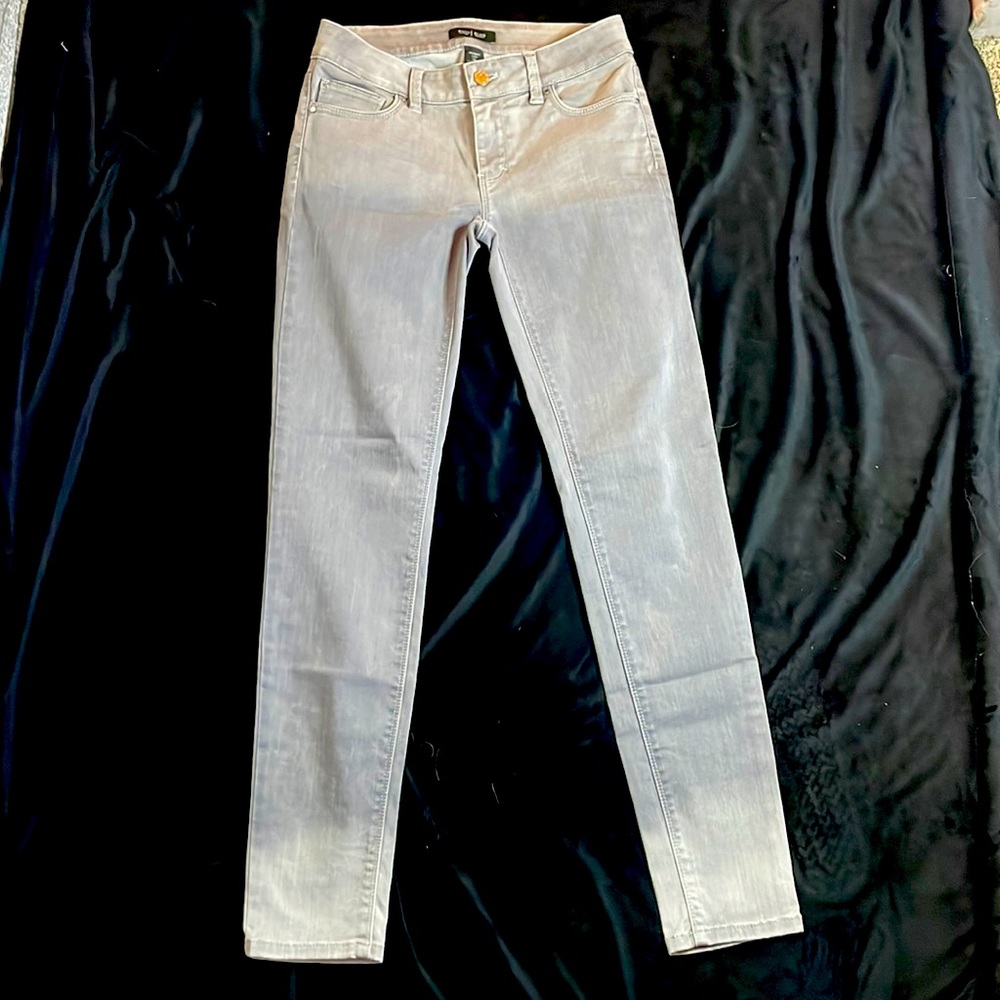 White House Black Market Women’s Skinny Leg Gray Ombré pants. Great condition.